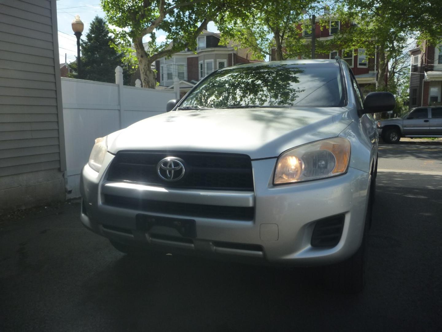 2011 SILVER /GREY CLOTH Toyota RAV4 Base I4 4WD (2T3BF4DV4BW) with an 2.4L L4 DOHC 16V engine, 4-Speed Automatic transmission, located at 1018 Brunswick Ave, Trenton, NJ, 08638, (609) 989-0900, 40.240086, -74.748085 - Photo#9