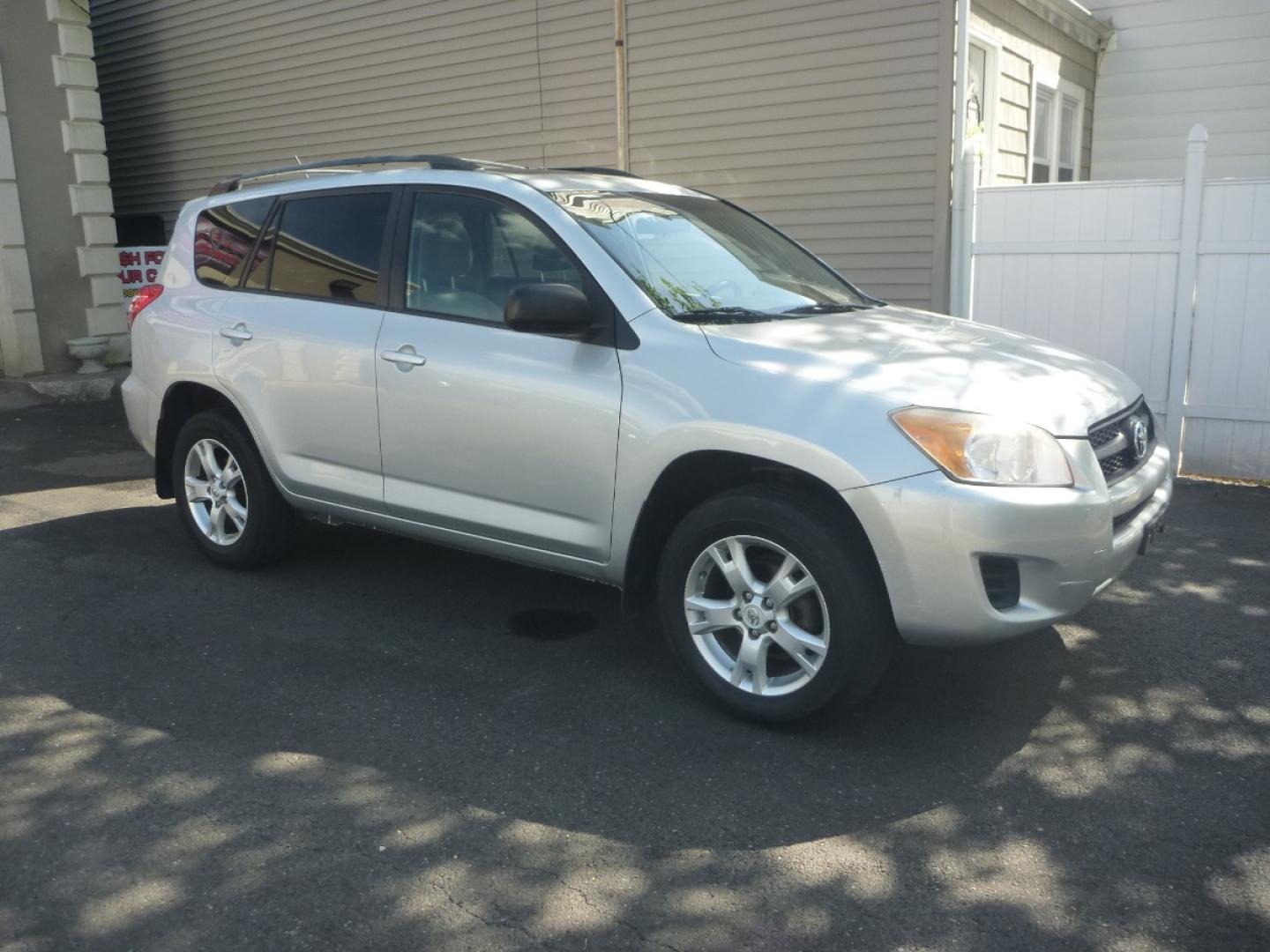 2011 SILVER /GREY CLOTH Toyota RAV4 Base I4 4WD (2T3BF4DV4BW) with an 2.4L L4 DOHC 16V engine, 4-Speed Automatic transmission, located at 1018 Brunswick Ave, Trenton, NJ, 08638, (609) 989-0900, 40.240086, -74.748085 - 2011 TOYOTA RAV 4 4WD WITH 134824 MILES IN GREAT CONDITION INSIDE AND OUT SERVICED UP RUNS AND DRIVES GREAT FINANCING AND EXTENDED SERVICE CONTRACTS AVAILABLE CALL NOW TO COME SEE 609-989-0900 OR TEXT 609-273-5100 - Photo#2