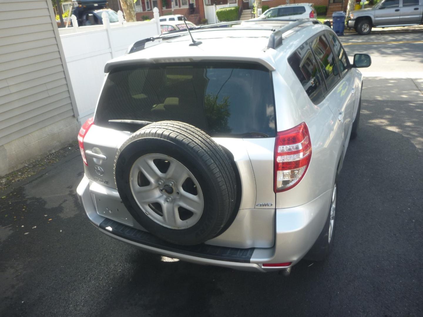 2011 SILVER /GREY CLOTH Toyota RAV4 Base I4 4WD (2T3BF4DV4BW) with an 2.4L L4 DOHC 16V engine, 4-Speed Automatic transmission, located at 1018 Brunswick Ave, Trenton, NJ, 08638, (609) 989-0900, 40.240086, -74.748085 - 2011 TOYOTA RAV 4 4WD WITH 134824 MILES IN GREAT CONDITION INSIDE AND OUT SERVICED UP RUNS AND DRIVES GREAT FINANCING AND EXTENDED SERVICE CONTRACTS AVAILABLE CALL NOW TO COME SEE 609-989-0900 OR TEXT 609-273-5100 - Photo#6