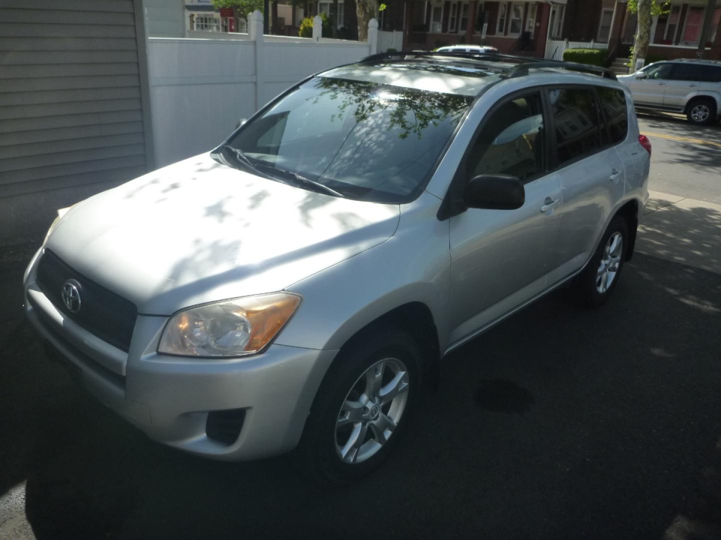 2011 SILVER /GREY CLOTH Toyota RAV4 Base I4 4WD (2T3BF4DV4BW) with an 2.4L L4 DOHC 16V engine, 4-Speed Automatic transmission, located at 1018 Brunswick Ave, Trenton, NJ, 08638, (609) 989-0900, 40.240086, -74.748085 - Photo#8