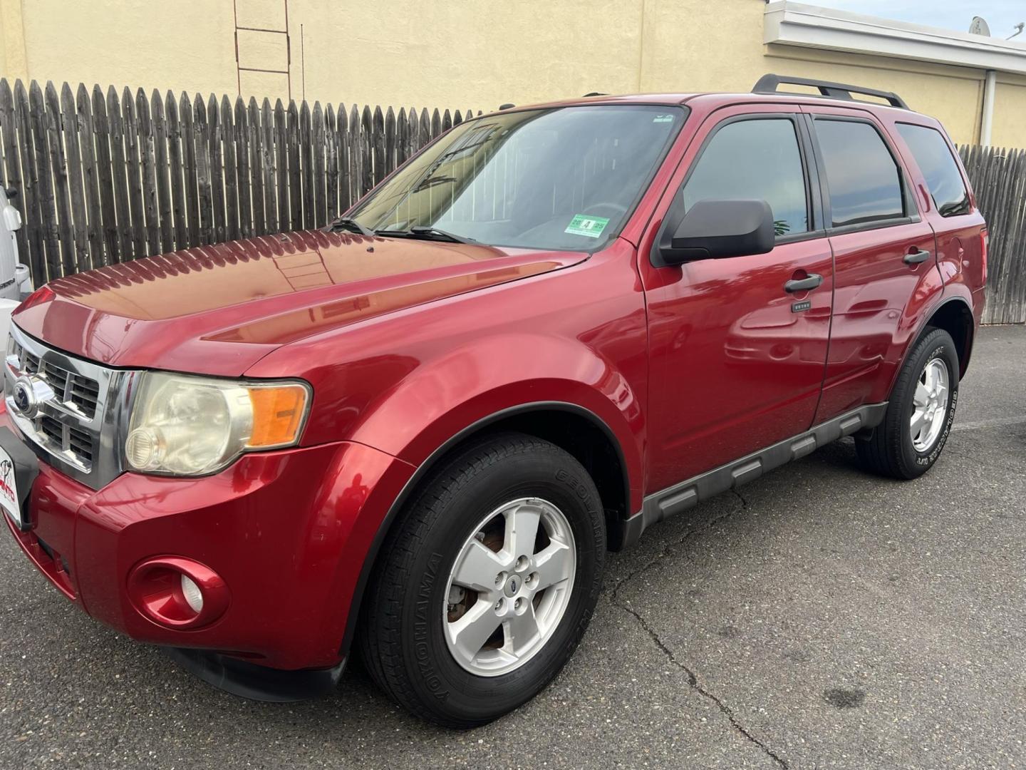 2012 Red /Gray Ford Escape XLT FWD (1FMCU0D73CK) with an 2.5L L4 DOHC 16V engine, 6-Speed Automatic transmission, located at 1018 Brunswick Ave, Trenton, NJ, 08638, (609) 989-0900, 40.240086, -74.748085 - Photo#2