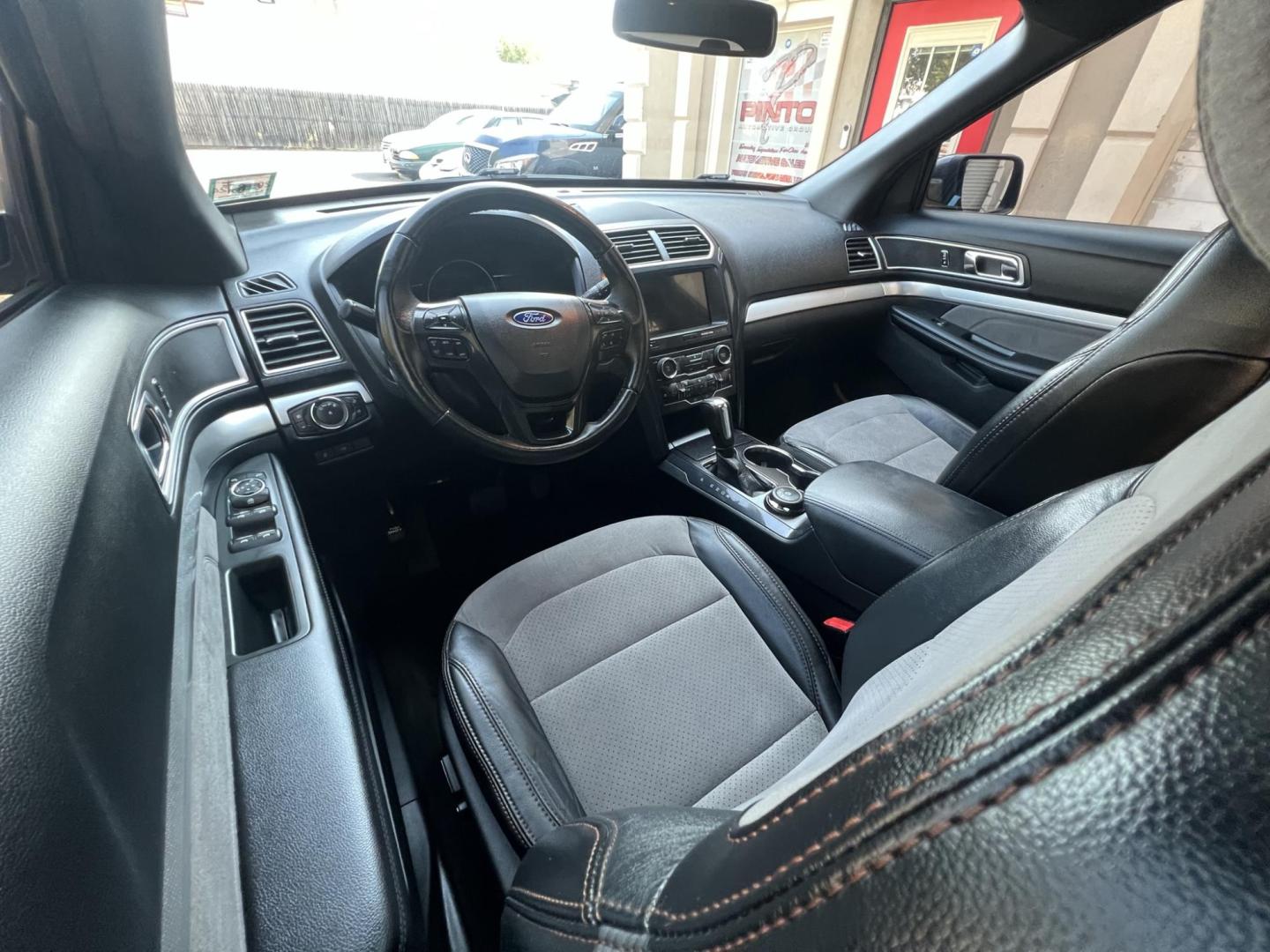 2017 BLACK Ford Explorer XLT 4WD (1FM5K8D8XHG) with an 3.5L V6 DOHC 24V engine, 6A transmission, located at 1018 Brunswick Ave, Trenton, NJ, 08638, (609) 989-0900, 40.240086, -74.748085 - Photo#10