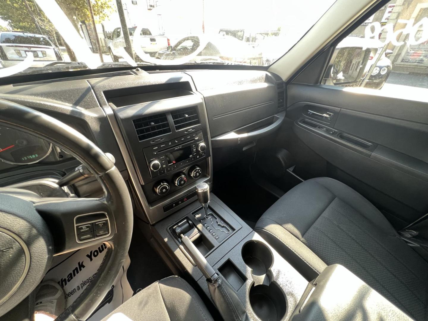 2011 White /Gray Jeep Liberty Sport 4WD (1J4PN2GK3BW) with an 3.7L V6 SOHC 12V engine, 4-Speed Automatic transmission, located at 1018 Brunswick Ave, Trenton, NJ, 08638, (609) 989-0900, 40.240086, -74.748085 - Photo#12