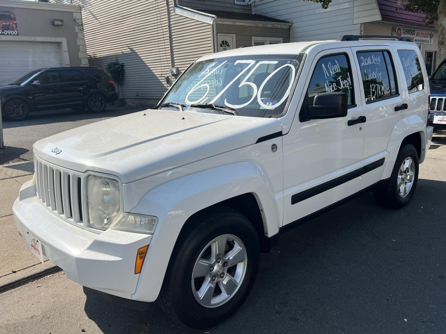 2011 White /Gray Jeep Liberty Sport 4WD (1J4PN2GK3BW) with an 3.7L V6 SOHC 12V engine, 4-Speed Automatic transmission, located at 1018 Brunswick Ave, Trenton, NJ, 08638, (609) 989-0900, 40.240086, -74.748085 - Photo#2