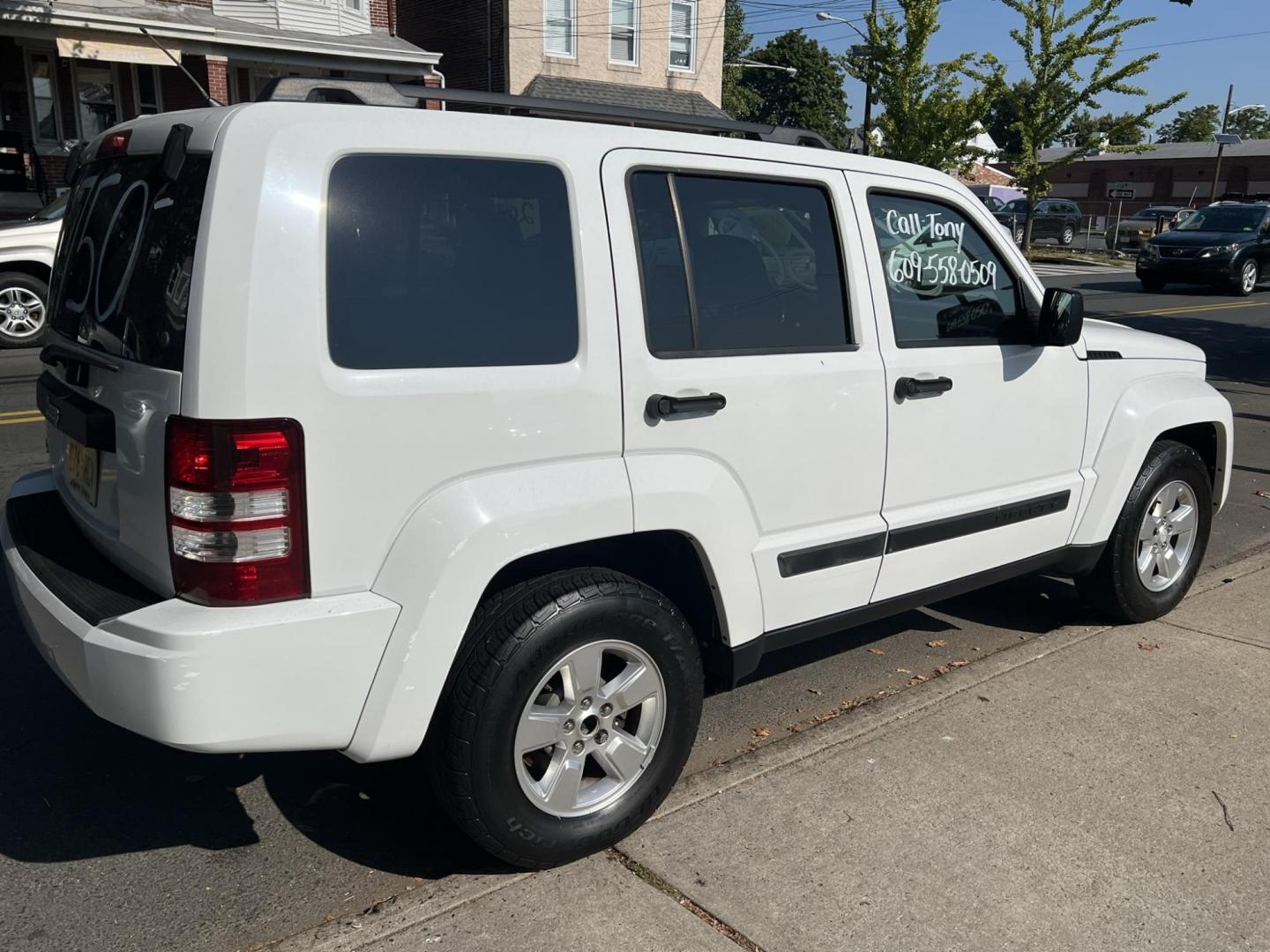 2011 White /Gray Jeep Liberty Sport 4WD (1J4PN2GK3BW) with an 3.7L V6 SOHC 12V engine, 4-Speed Automatic transmission, located at 1018 Brunswick Ave, Trenton, NJ, 08638, (609) 989-0900, 40.240086, -74.748085 - Photo#3