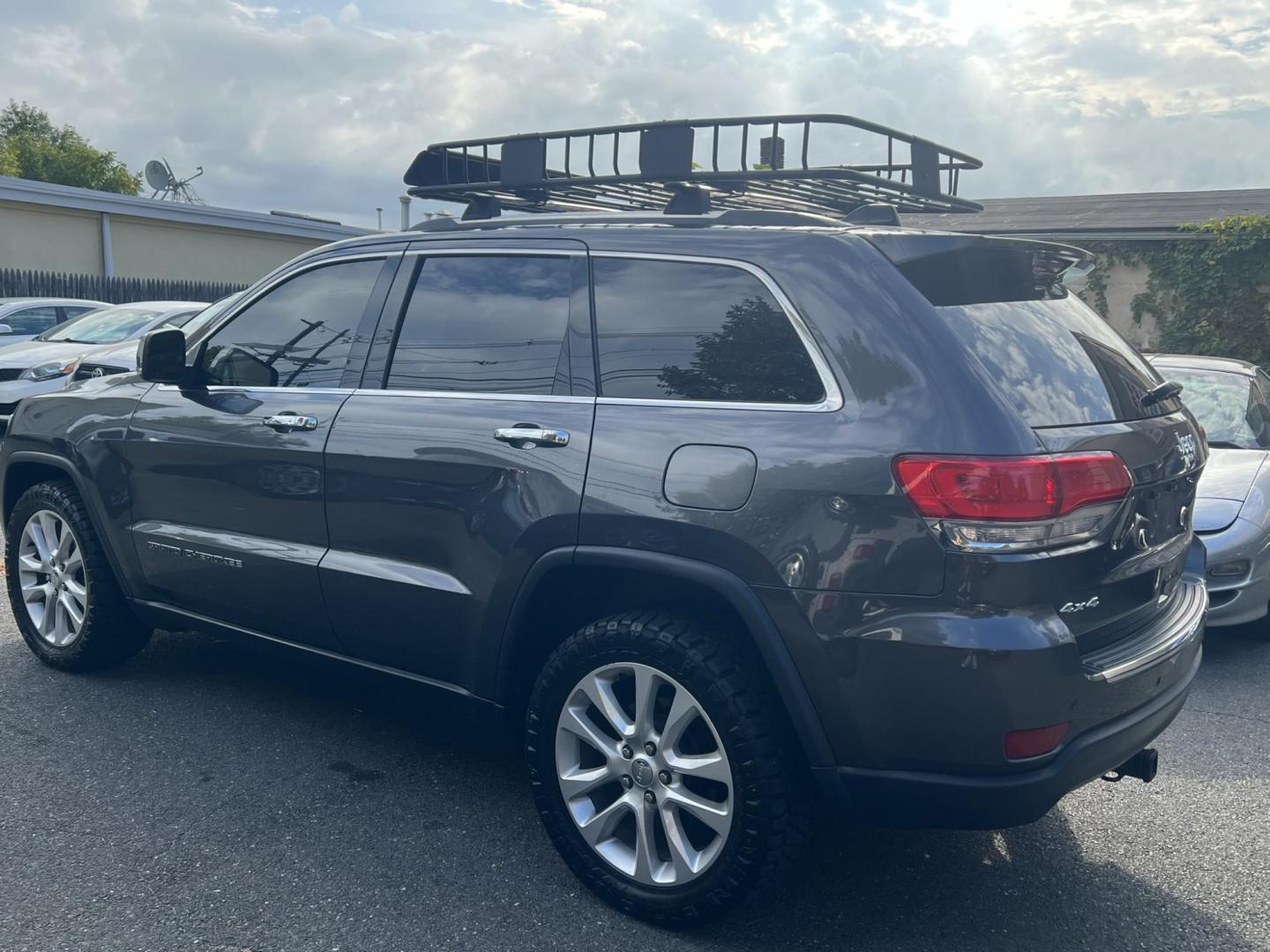 2017 BLACK /Black Leather Jeep Grand Cherokee Limited 4WD (1C4RJFBG0HC) with an 3.6L V6 DOHC 24V engine, 8A transmission, located at 1018 Brunswick Ave, Trenton, NJ, 08638, (609) 989-0900, 40.240086, -74.748085 - Photo#4