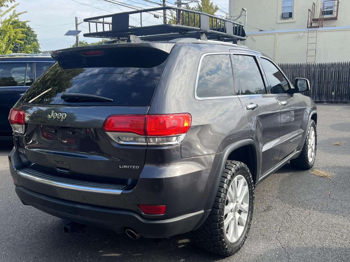 2017 BLACK /Black Leather Jeep Grand Cherokee Limited 4WD (1C4RJFBG0HC) with an 3.6L V6 DOHC 24V engine, 8A transmission, located at 1018 Brunswick Ave, Trenton, NJ, 08638, (609) 989-0900, 40.240086, -74.748085 - Photo#5