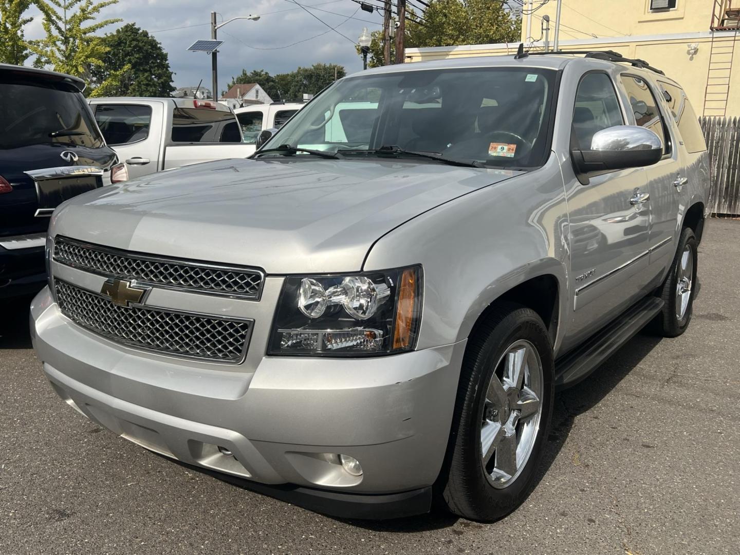 2011 SILVER /Black Leather Chevrolet Tahoe LTZ 4WD (1GNSKCE00BR) with an 5.3L V8 OHV 16V FFV engine, 6-Speed Automatic transmission, located at 1018 Brunswick Ave, Trenton, NJ, 08638, (609) 989-0900, 40.240086, -74.748085 - Photo#0