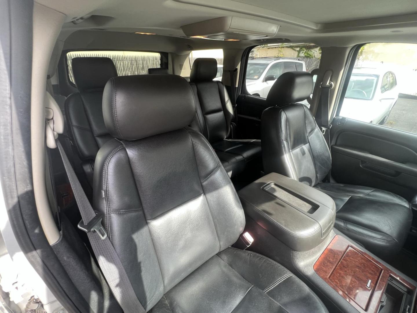 2011 SILVER /Black Leather Chevrolet Tahoe LTZ 4WD (1GNSKCE00BR) with an 5.3L V8 OHV 16V FFV engine, 6-Speed Automatic transmission, located at 1018 Brunswick Ave, Trenton, NJ, 08638, (609) 989-0900, 40.240086, -74.748085 - Photo#14