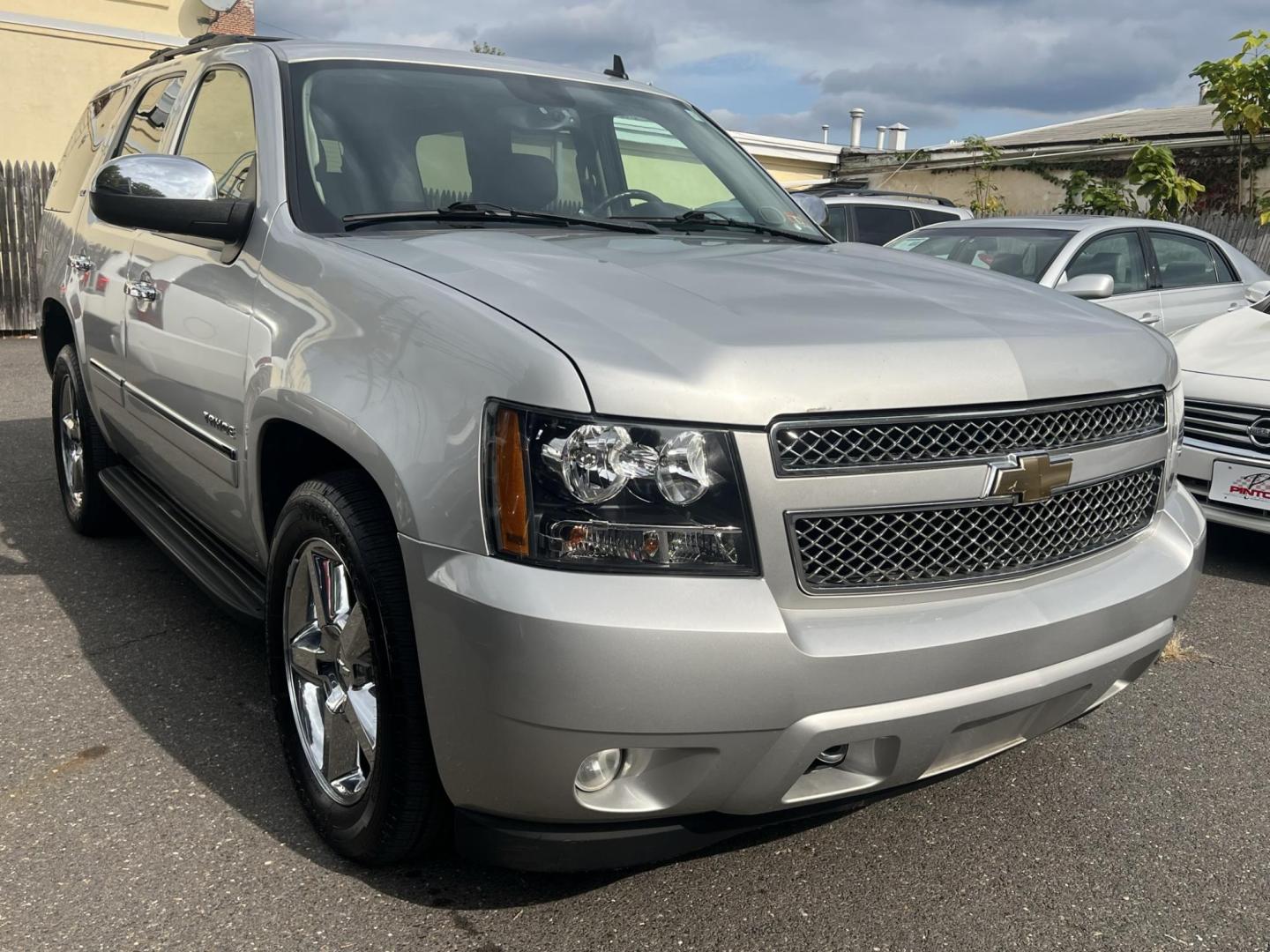 2011 SILVER /Black Leather Chevrolet Tahoe LTZ 4WD (1GNSKCE00BR) with an 5.3L V8 OHV 16V FFV engine, 6-Speed Automatic transmission, located at 1018 Brunswick Ave, Trenton, NJ, 08638, (609) 989-0900, 40.240086, -74.748085 - Photo#3