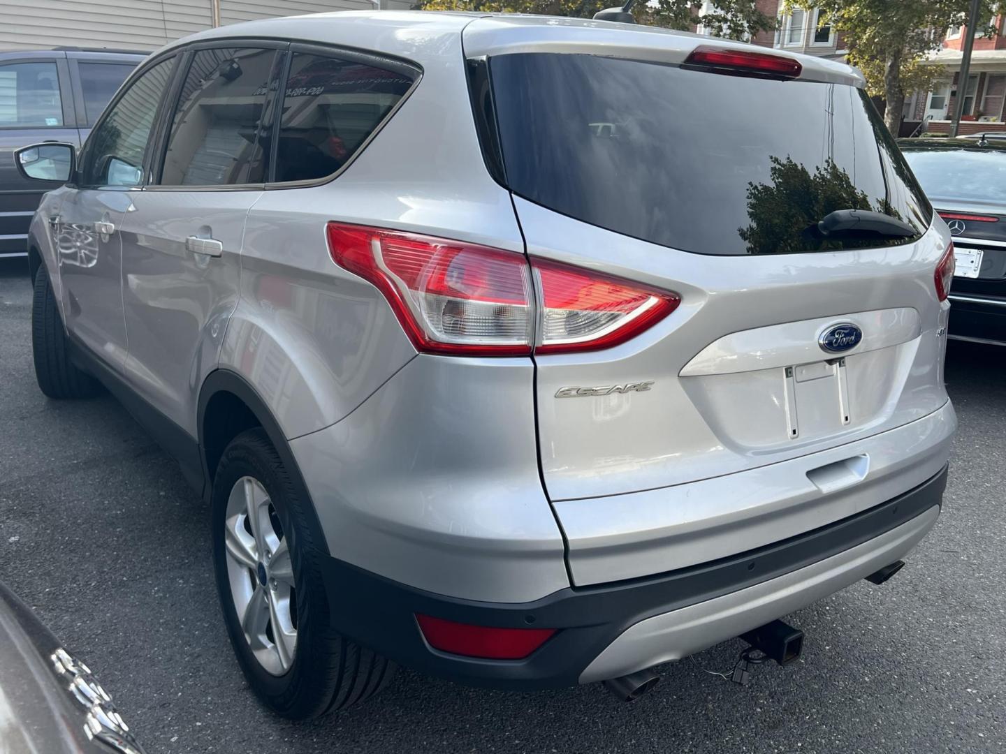 2016 SILVER /Gray Ford Escape SE FWD (1FMCU0G70GU) with an 2.5L L4 DOHC 16V engine, 6-Speed Automatic transmission, located at 1018 Brunswick Ave, Trenton, NJ, 08638, (609) 989-0900, 40.240086, -74.748085 - Photo#10