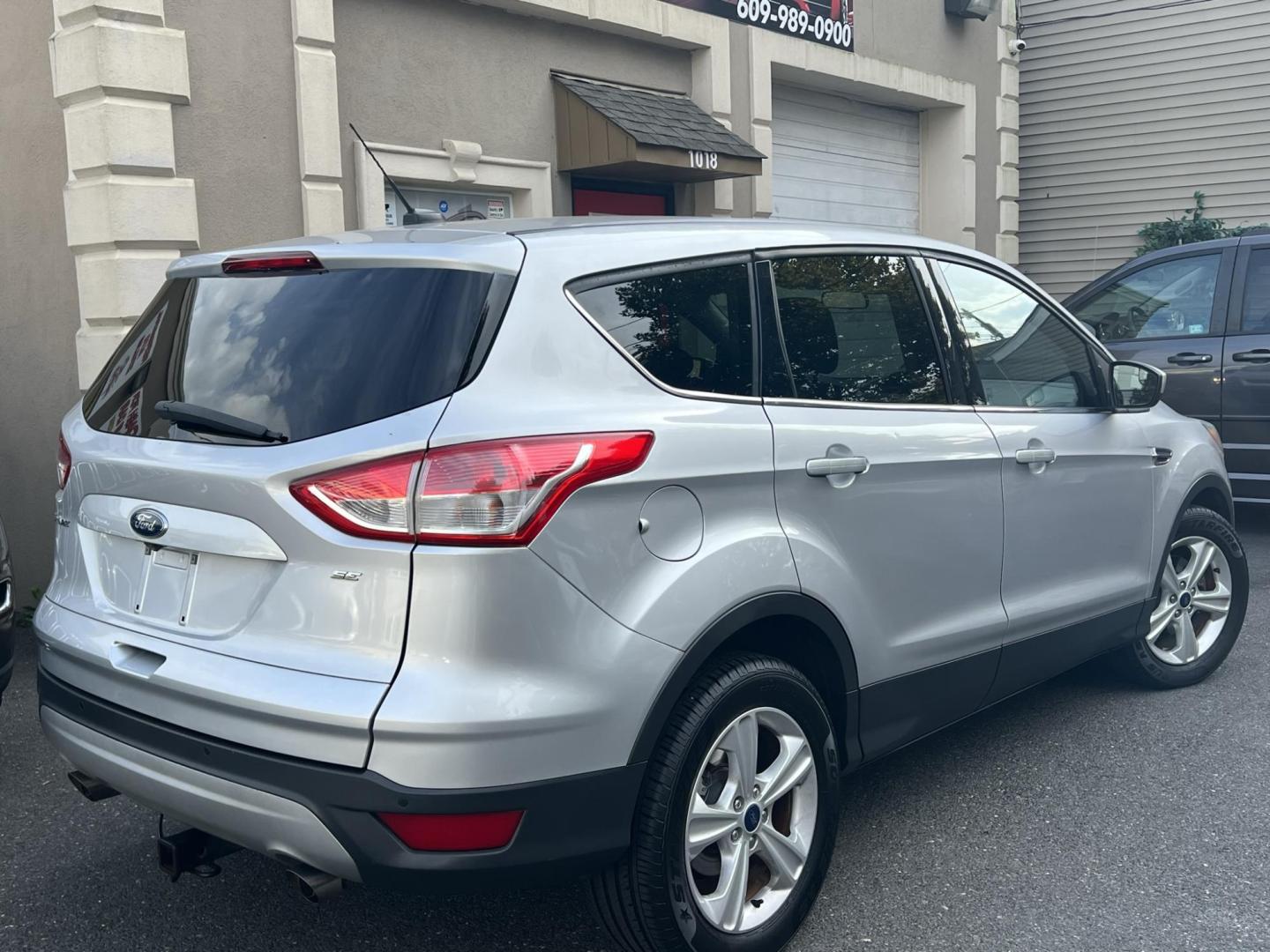 2016 SILVER /Gray Ford Escape SE FWD (1FMCU0G70GU) with an 2.5L L4 DOHC 16V engine, 6-Speed Automatic transmission, located at 1018 Brunswick Ave, Trenton, NJ, 08638, (609) 989-0900, 40.240086, -74.748085 - Photo#3