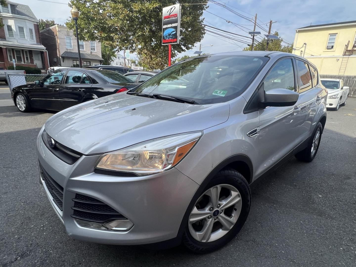 2016 SILVER /Gray Ford Escape SE FWD (1FMCU0G70GU) with an 2.5L L4 DOHC 16V engine, 6-Speed Automatic transmission, located at 1018 Brunswick Ave, Trenton, NJ, 08638, (609) 989-0900, 40.240086, -74.748085 - Photo#5