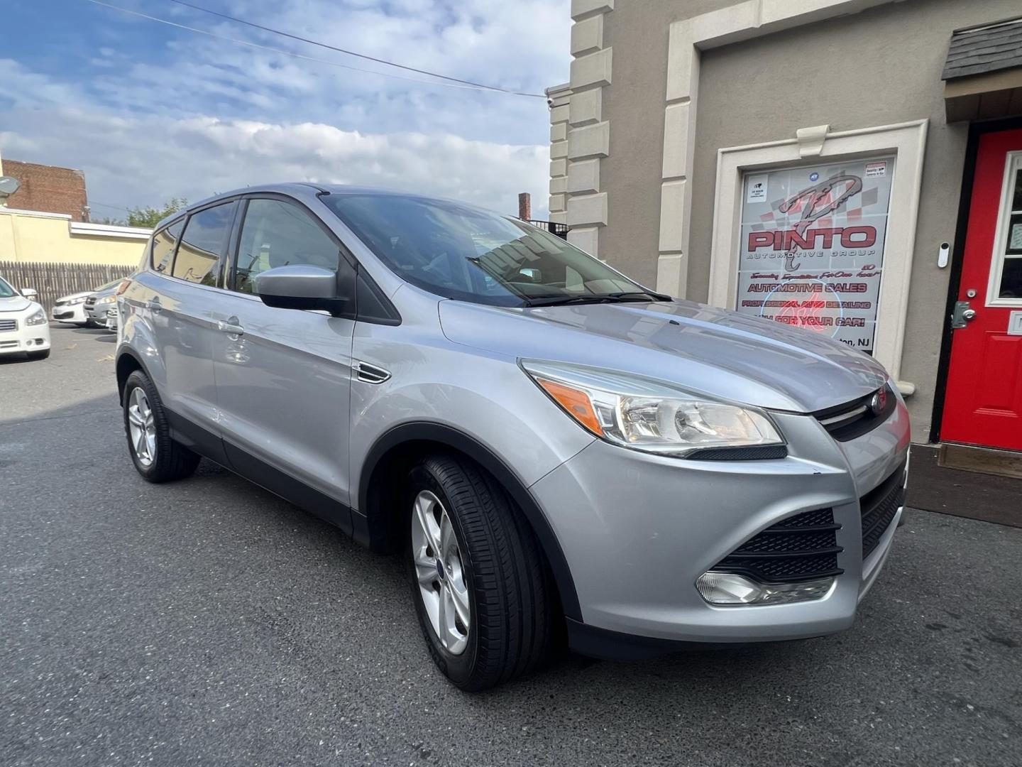 2016 SILVER /Gray Ford Escape SE FWD (1FMCU0G70GU) with an 2.5L L4 DOHC 16V engine, 6-Speed Automatic transmission, located at 1018 Brunswick Ave, Trenton, NJ, 08638, (609) 989-0900, 40.240086, -74.748085 - Photo#6