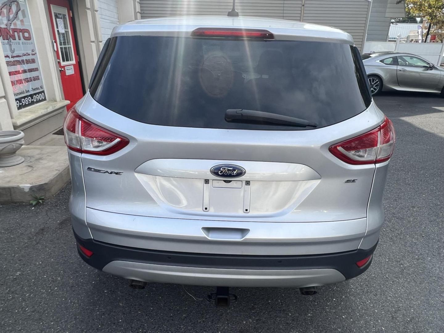 2016 SILVER /Gray Ford Escape SE FWD (1FMCU0G70GU) with an 2.5L L4 DOHC 16V engine, 6-Speed Automatic transmission, located at 1018 Brunswick Ave, Trenton, NJ, 08638, (609) 989-0900, 40.240086, -74.748085 - Photo#9