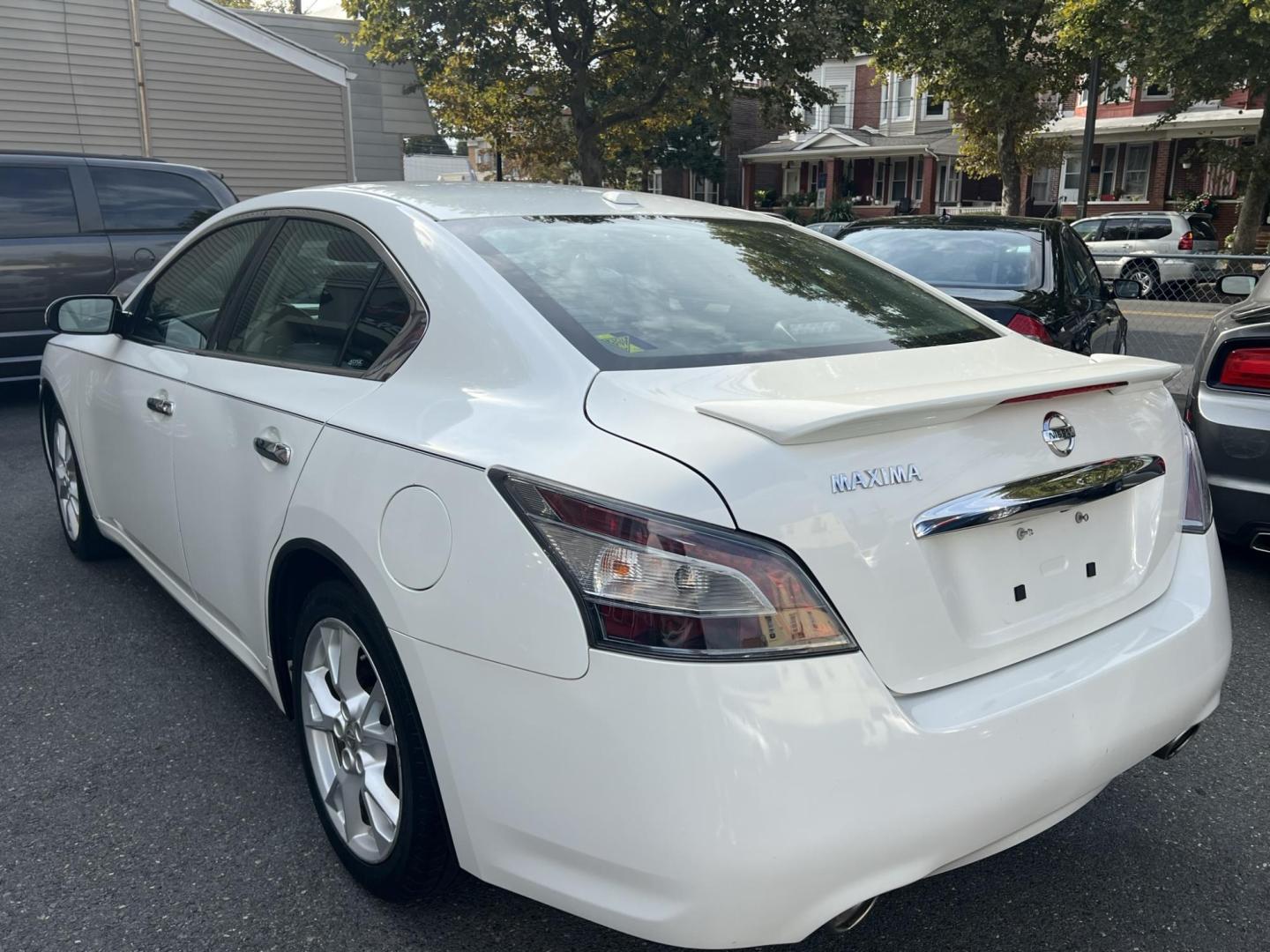 2012 White /Black Leather Nissan Maxima SV (1N4AA5AP0CC) with an 3.5L V6 DOHC 24V engine, Continuously Variable Transmission transmission, located at 1018 Brunswick Ave, Trenton, NJ, 08638, (609) 989-0900, 40.240086, -74.748085 - Photo#2