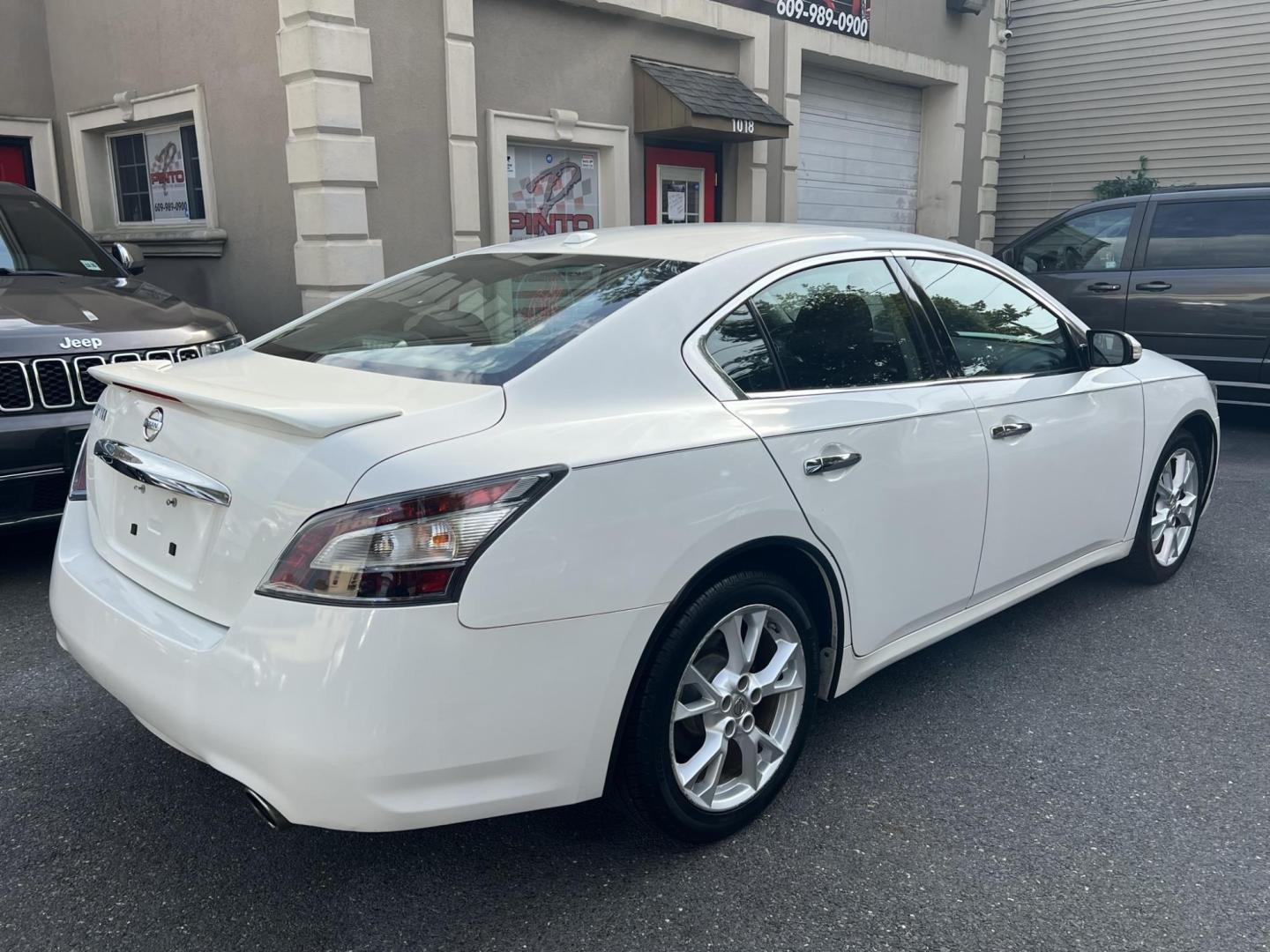 2012 White /Black Leather Nissan Maxima SV (1N4AA5AP0CC) with an 3.5L V6 DOHC 24V engine, Continuously Variable Transmission transmission, located at 1018 Brunswick Ave, Trenton, NJ, 08638, (609) 989-0900, 40.240086, -74.748085 - Photo#3