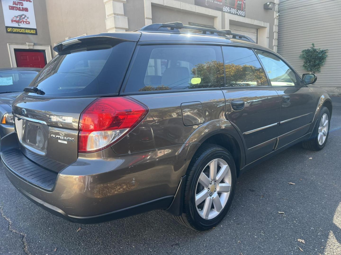 2008 GRAY /beige Subaru Outback 2.5i (4S4BP61C187) with an 2.5L H4 SOHC 16V engine, 5-Speed Manual Overdrive transmission, located at 1018 Brunswick Ave, Trenton, NJ, 08638, (609) 989-0900, 40.240086, -74.748085 - Photo#7