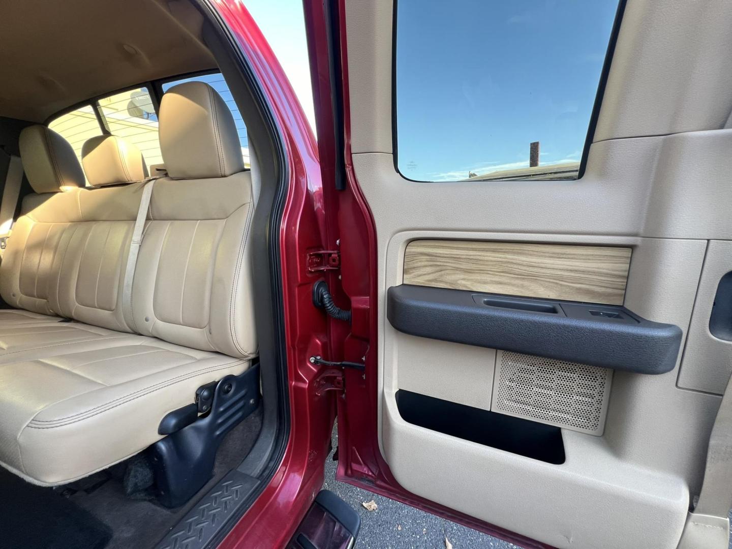 2011 Red /Tan Leather Ford F-150 FX4 SuperCab 6.5-ft. Bed 4WD (1FTFX1EF9BF) with an 5.0L V8 engine, 4-Speed Automatic transmission, located at 1018 Brunswick Ave, Trenton, NJ, 08638, (609) 989-0900, 40.240086, -74.748085 - Photo#20