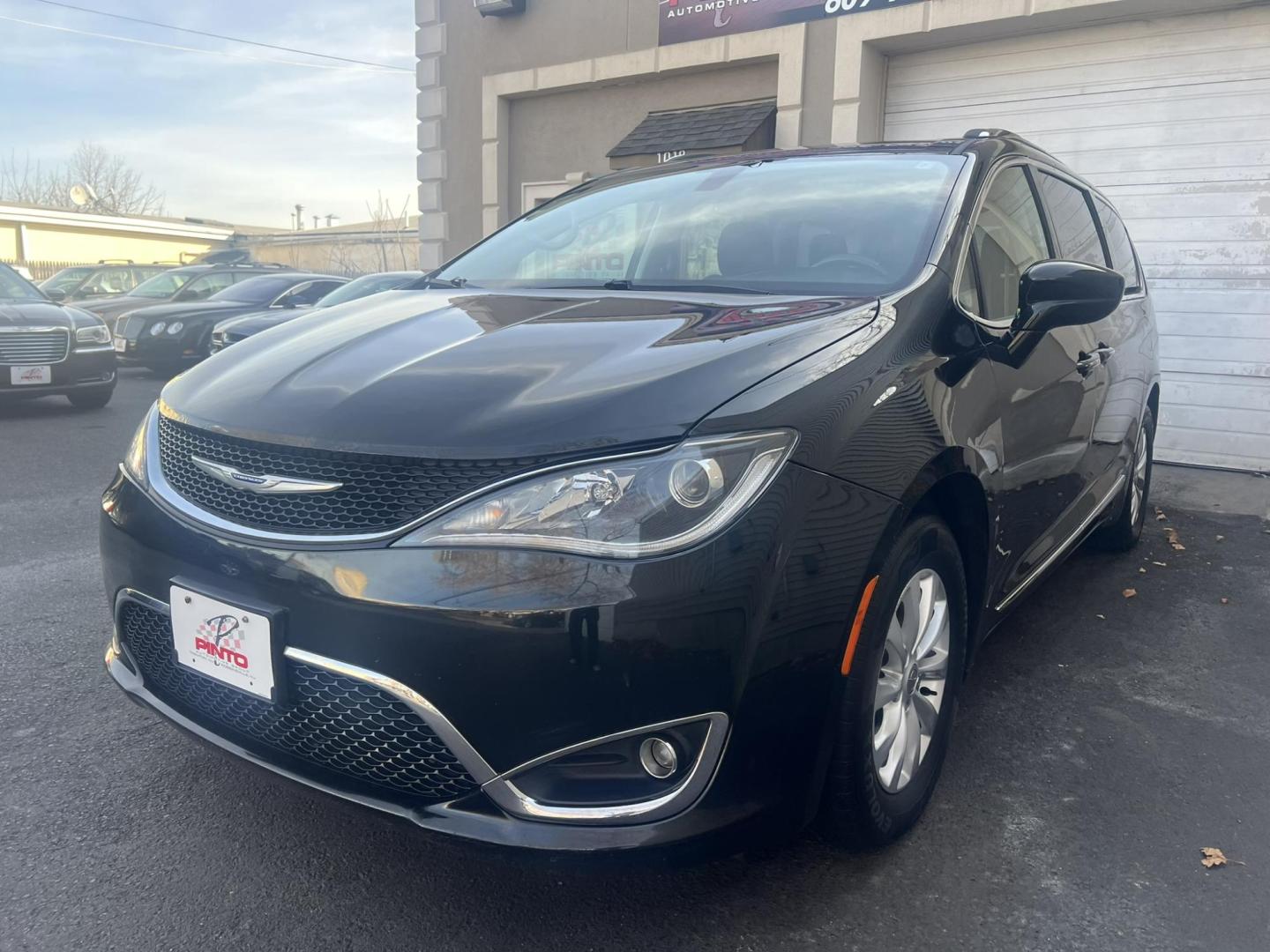 2019 BLACK /Black Leather Chrysler Pacifica Touring-L (2C4RC1BG5KR) with an 3.6L V6 DOHC 24V engine, 9A transmission, located at 1018 Brunswick Ave, Trenton, NJ, 08638, (609) 989-0900, 40.240086, -74.748085 - Photo#0