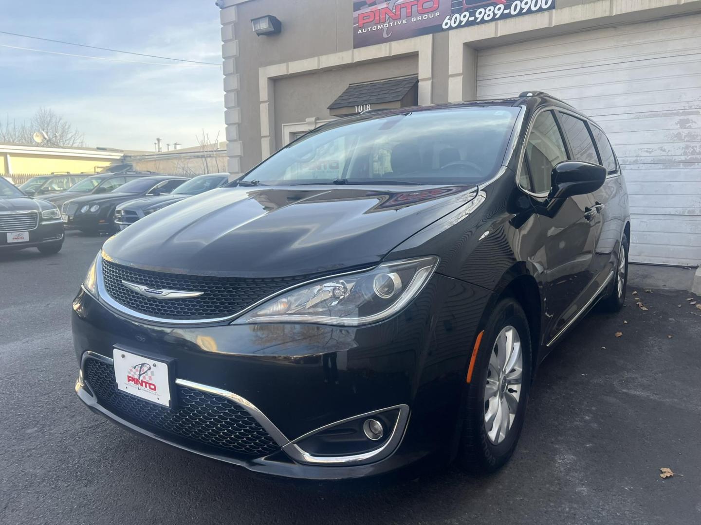 2019 BLACK /Black Leather Chrysler Pacifica Touring-L (2C4RC1BG5KR) with an 3.6L V6 DOHC 24V engine, 9A transmission, located at 1018 Brunswick Ave, Trenton, NJ, 08638, (609) 989-0900, 40.240086, -74.748085 - Photo#2