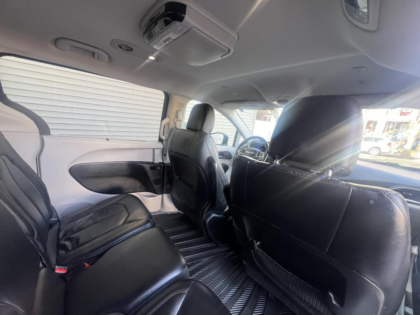 2019 BLACK /Black Leather Chrysler Pacifica Touring-L (2C4RC1BG5KR) with an 3.6L V6 DOHC 24V engine, 9A transmission, located at 1018 Brunswick Ave, Trenton, NJ, 08638, (609) 989-0900, 40.240086, -74.748085 - Photo#12