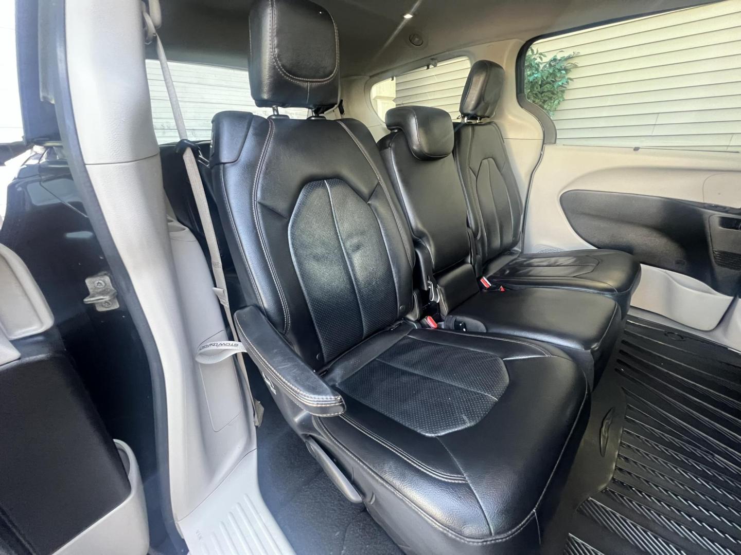 2019 BLACK /Black Leather Chrysler Pacifica Touring-L (2C4RC1BG5KR) with an 3.6L V6 DOHC 24V engine, 9A transmission, located at 1018 Brunswick Ave, Trenton, NJ, 08638, (609) 989-0900, 40.240086, -74.748085 - Photo#13