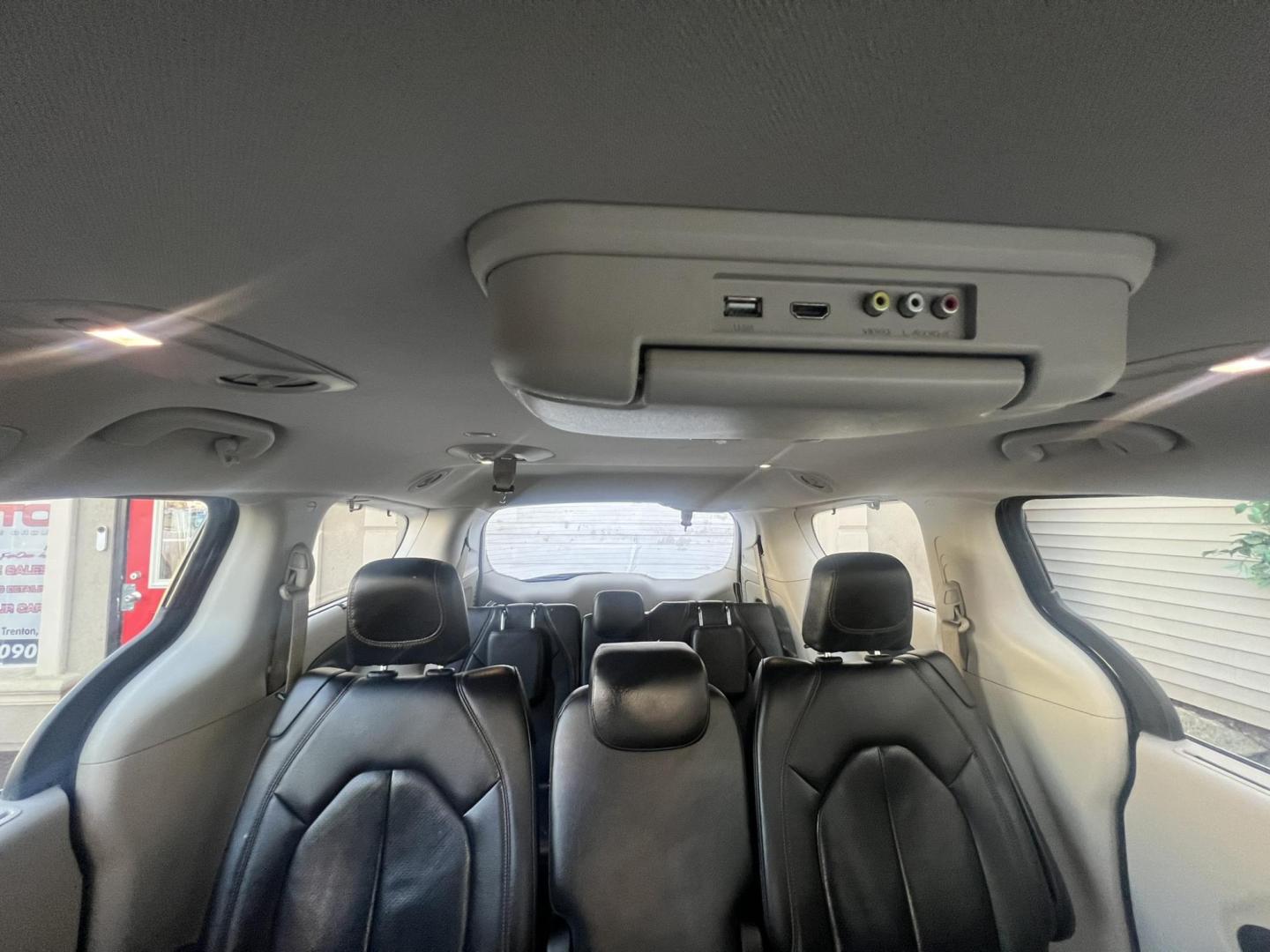 2019 BLACK /Black Leather Chrysler Pacifica Touring-L (2C4RC1BG5KR) with an 3.6L V6 DOHC 24V engine, 9A transmission, located at 1018 Brunswick Ave, Trenton, NJ, 08638, (609) 989-0900, 40.240086, -74.748085 - Photo#19