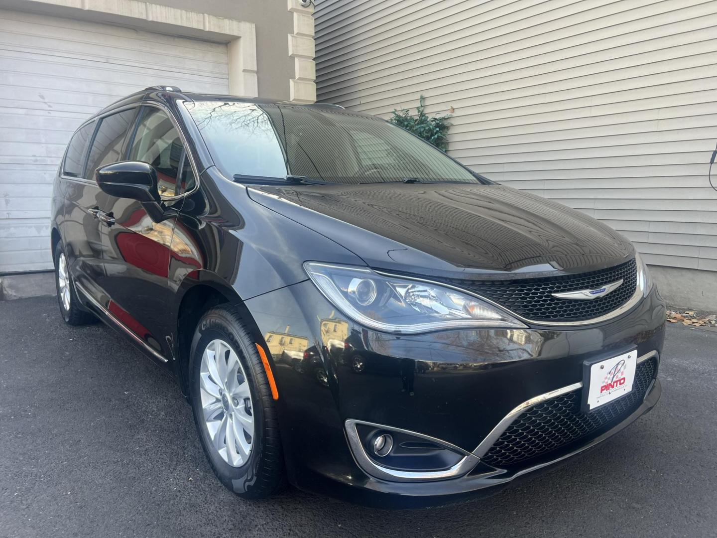 2019 BLACK /Black Leather Chrysler Pacifica Touring-L (2C4RC1BG5KR) with an 3.6L V6 DOHC 24V engine, 9A transmission, located at 1018 Brunswick Ave, Trenton, NJ, 08638, (609) 989-0900, 40.240086, -74.748085 - Photo#1