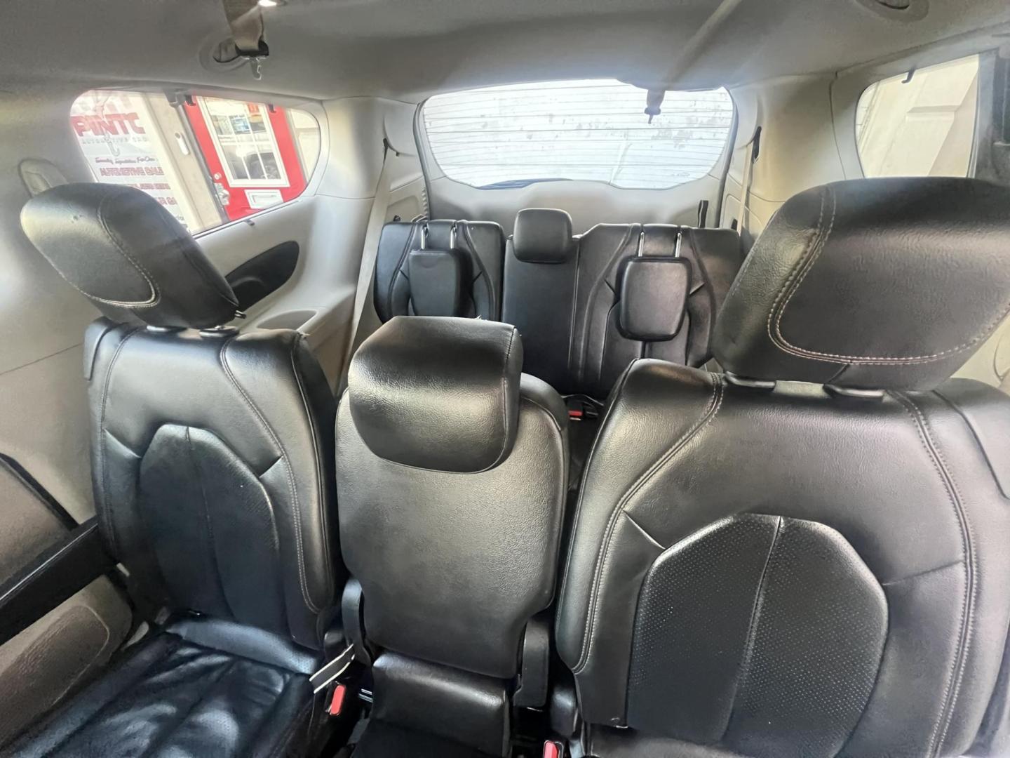 2019 BLACK /Black Leather Chrysler Pacifica Touring-L (2C4RC1BG5KR) with an 3.6L V6 DOHC 24V engine, 9A transmission, located at 1018 Brunswick Ave, Trenton, NJ, 08638, (609) 989-0900, 40.240086, -74.748085 - Photo#21