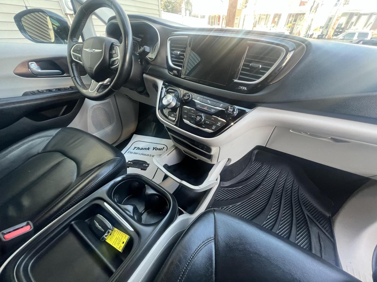 2019 BLACK /Black Leather Chrysler Pacifica Touring-L (2C4RC1BG5KR) with an 3.6L V6 DOHC 24V engine, 9A transmission, located at 1018 Brunswick Ave, Trenton, NJ, 08638, (609) 989-0900, 40.240086, -74.748085 - Photo#22