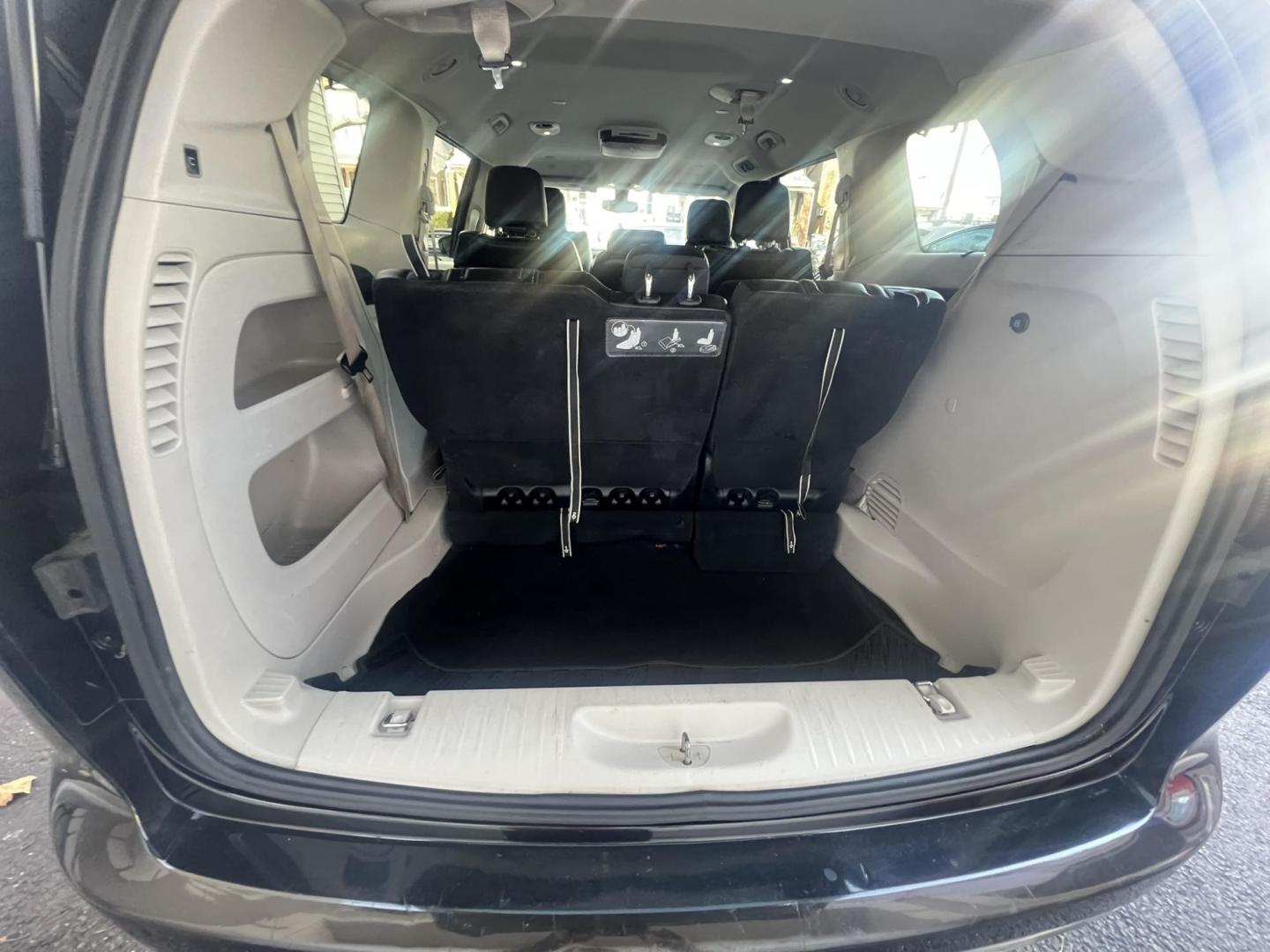 2019 BLACK /Black Leather Chrysler Pacifica Touring-L (2C4RC1BG5KR) with an 3.6L V6 DOHC 24V engine, 9A transmission, located at 1018 Brunswick Ave, Trenton, NJ, 08638, (609) 989-0900, 40.240086, -74.748085 - Photo#24