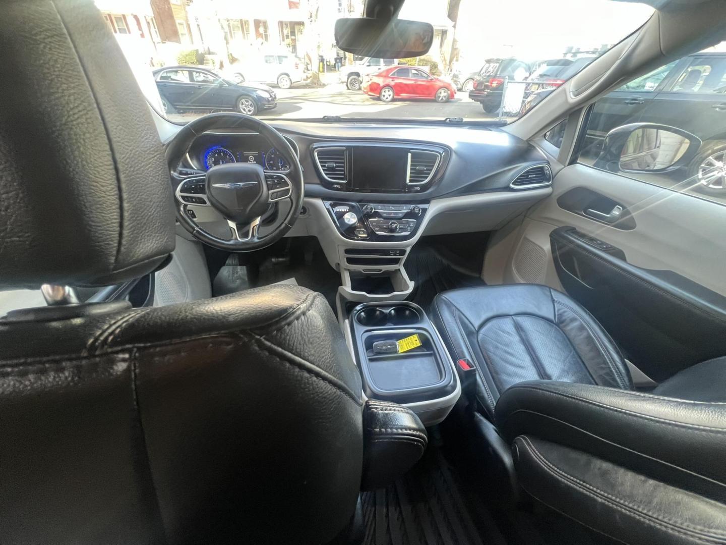 2019 BLACK /Black Leather Chrysler Pacifica Touring-L (2C4RC1BG5KR) with an 3.6L V6 DOHC 24V engine, 9A transmission, located at 1018 Brunswick Ave, Trenton, NJ, 08638, (609) 989-0900, 40.240086, -74.748085 - Photo#25