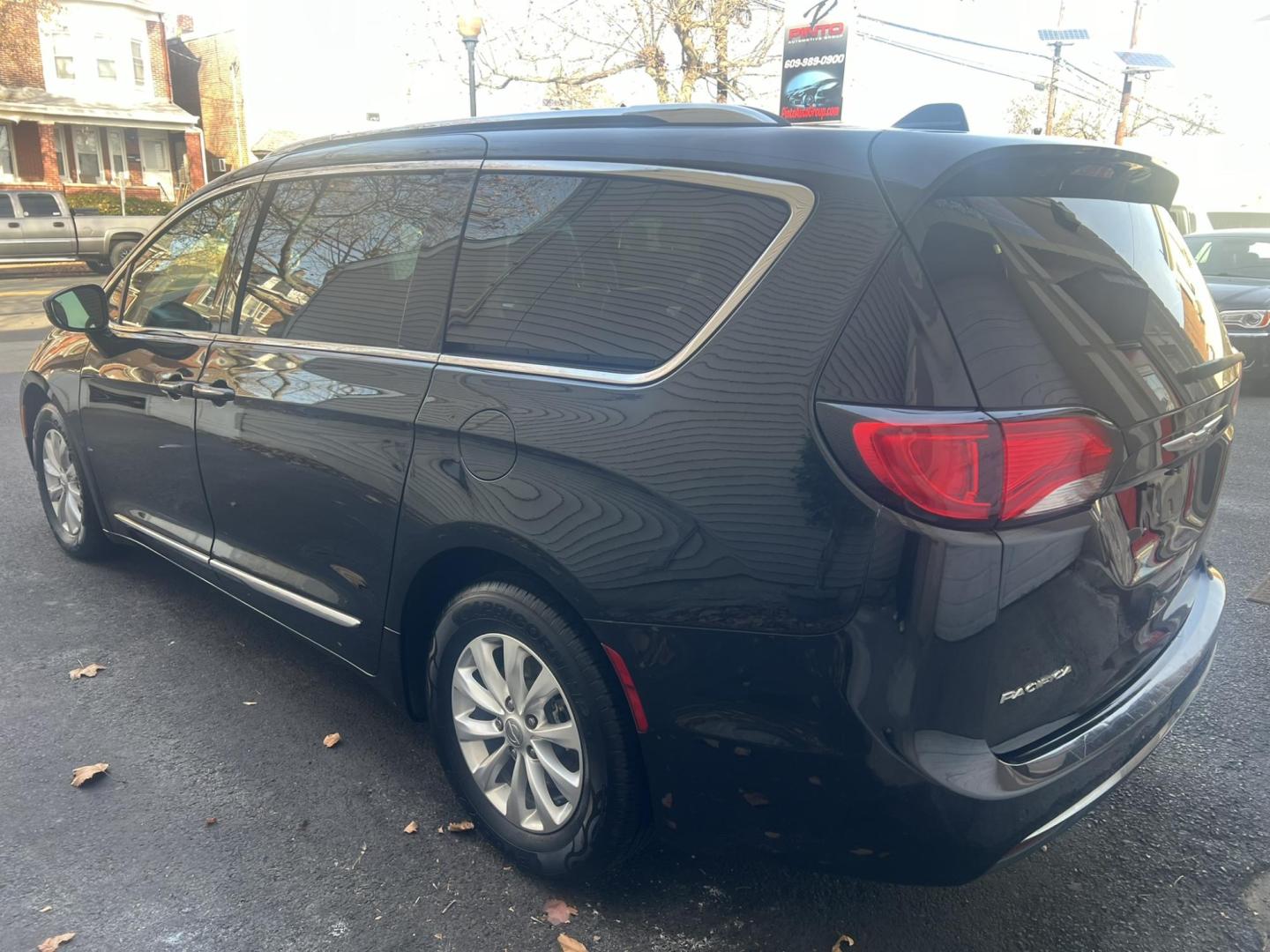 2019 BLACK /Black Leather Chrysler Pacifica Touring-L (2C4RC1BG5KR) with an 3.6L V6 DOHC 24V engine, 9A transmission, located at 1018 Brunswick Ave, Trenton, NJ, 08638, (609) 989-0900, 40.240086, -74.748085 - Photo#3