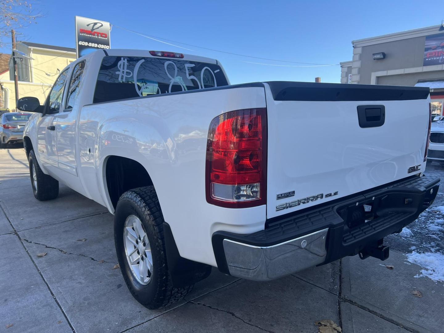 2010 White /Black GMC Sierra 1500 SLE Ext. Cab 4WD (1GTSKVE35AZ) with an 5.3L V8 OHV 16V FFV engine, 4-Speed Automatic transmission, located at 1018 Brunswick Ave, Trenton, NJ, 08638, (609) 989-0900, 40.240086, -74.748085 - Photo#3