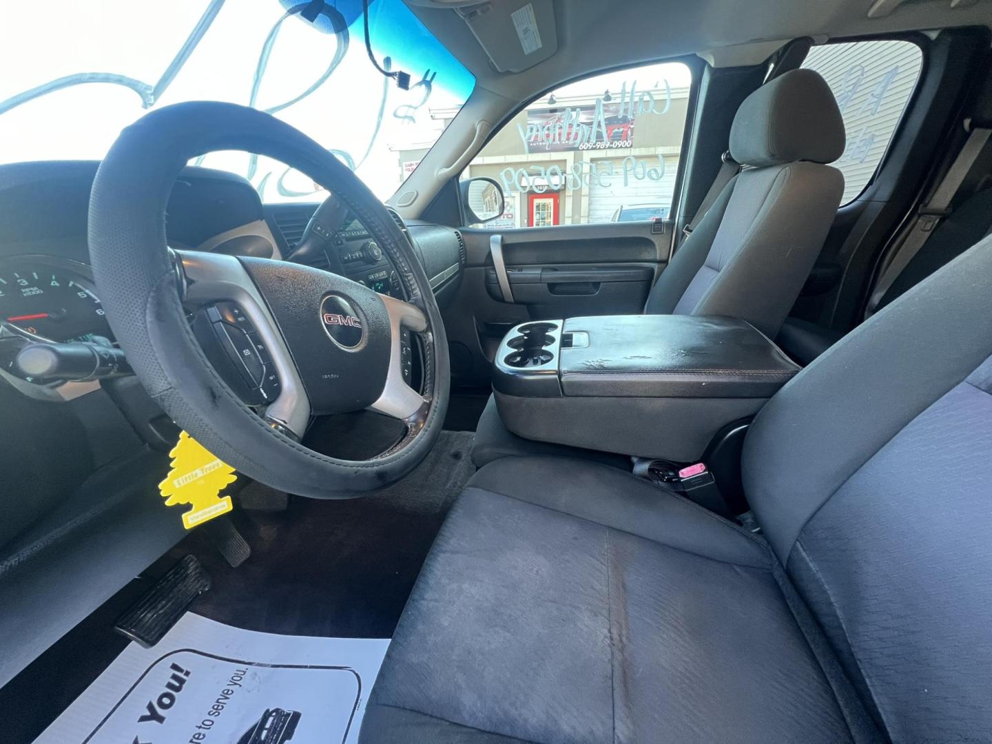 2010 White /Black GMC Sierra 1500 SLE Ext. Cab 4WD (1GTSKVE35AZ) with an 5.3L V8 OHV 16V FFV engine, 4-Speed Automatic transmission, located at 1018 Brunswick Ave, Trenton, NJ, 08638, (609) 989-0900, 40.240086, -74.748085 - Photo#5