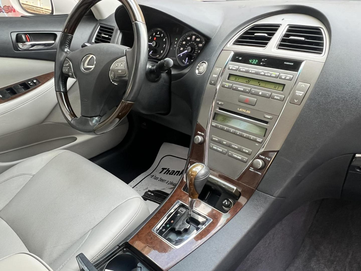 2011 White /Gray Lexus ES 350 Sedan (JTHBK1EG9B2) with an 3.5L V6 DOHC 24V engine, 6-Speed Automatic transmission, located at 1018 Brunswick Ave, Trenton, NJ, 08638, (609) 989-0900, 40.240086, -74.748085 - Words cannot describe the condition of this Lexus ES in crystal pearl white! Vehicle has been serviced up and is detailed to perfection and a must see and drive ASAP!! Financing is available so Call Anthony at 609-273-5100 to set up an appt!! - Photo#19