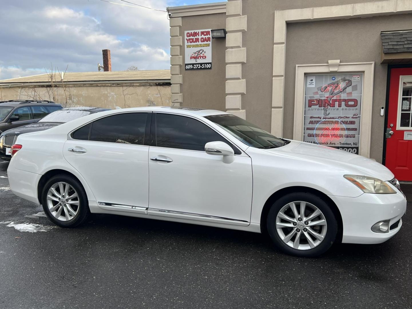 2011 White /Gray Lexus ES 350 Sedan (JTHBK1EG9B2) with an 3.5L V6 DOHC 24V engine, 6-Speed Automatic transmission, located at 1018 Brunswick Ave, Trenton, NJ, 08638, (609) 989-0900, 40.240086, -74.748085 - Words cannot describe the condition of this Lexus ES in crystal pearl white! Vehicle has been serviced up and is detailed to perfection and a must see and drive ASAP!! Financing is available so Call Anthony at 609-273-5100 to set up an appt!! - Photo#4