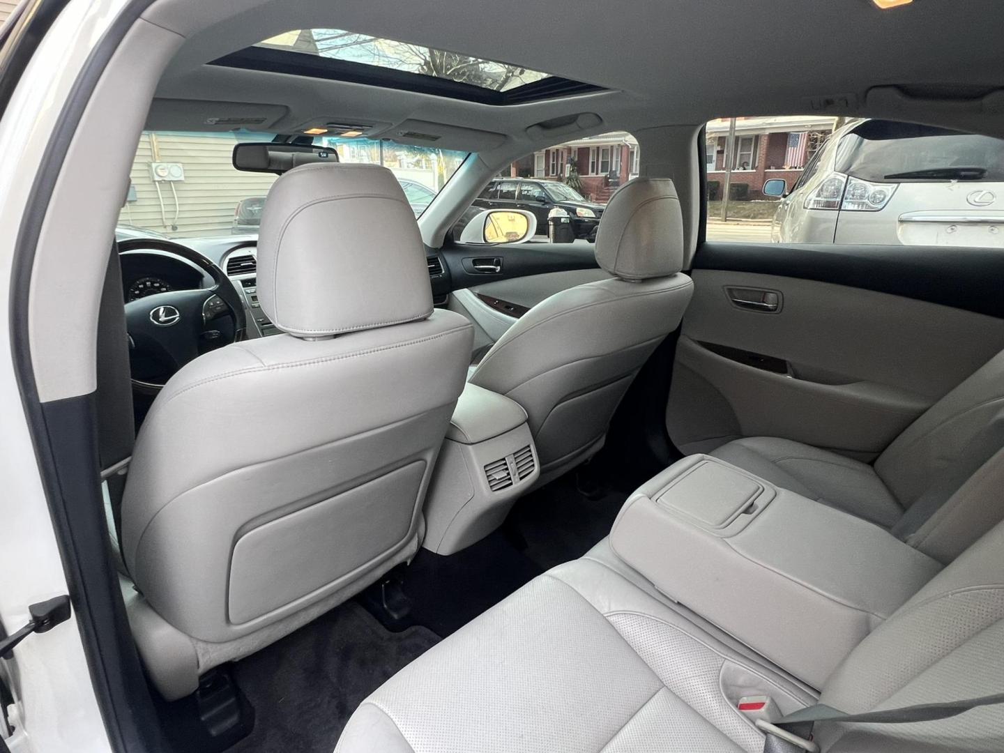 2011 White /Gray Lexus ES 350 Sedan (JTHBK1EG9B2) with an 3.5L V6 DOHC 24V engine, 6-Speed Automatic transmission, located at 1018 Brunswick Ave, Trenton, NJ, 08638, (609) 989-0900, 40.240086, -74.748085 - Words cannot describe the condition of this Lexus ES in crystal pearl white! Vehicle has been serviced up and is detailed to perfection and a must see and drive ASAP!! Financing is available so Call Anthony at 609-273-5100 to set up an appt!! - Photo#9